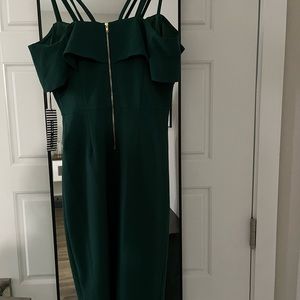 Forrest green beautiful knee length dress, Perfect for holiday party. Size Small